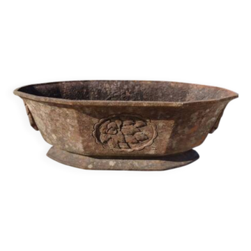 Cast iron planter from 1900 by the Charleville-Mézières establishments.