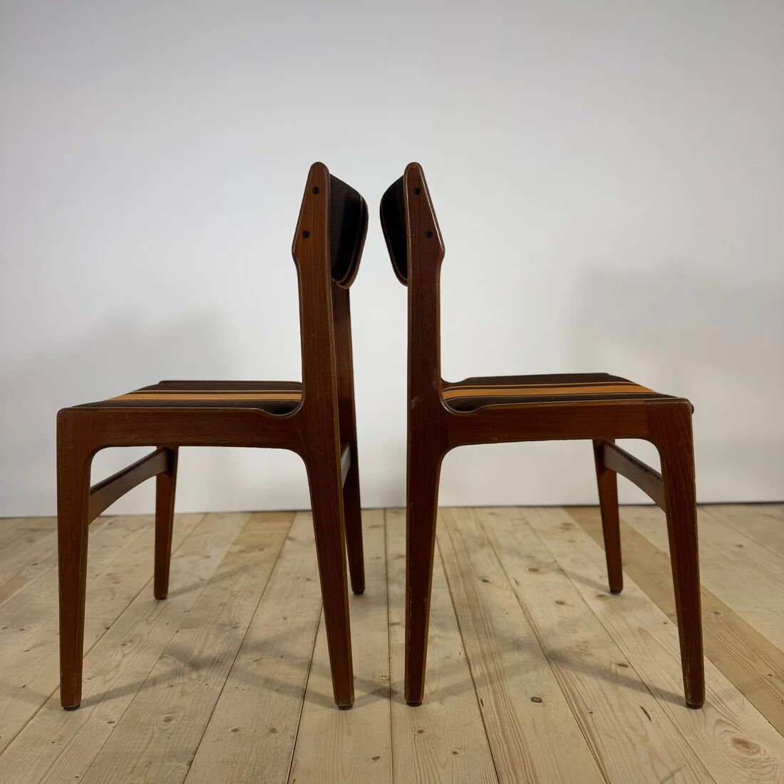 Set of 6 vintage chairs attributed to Erik Buch – Denmark, 1960s