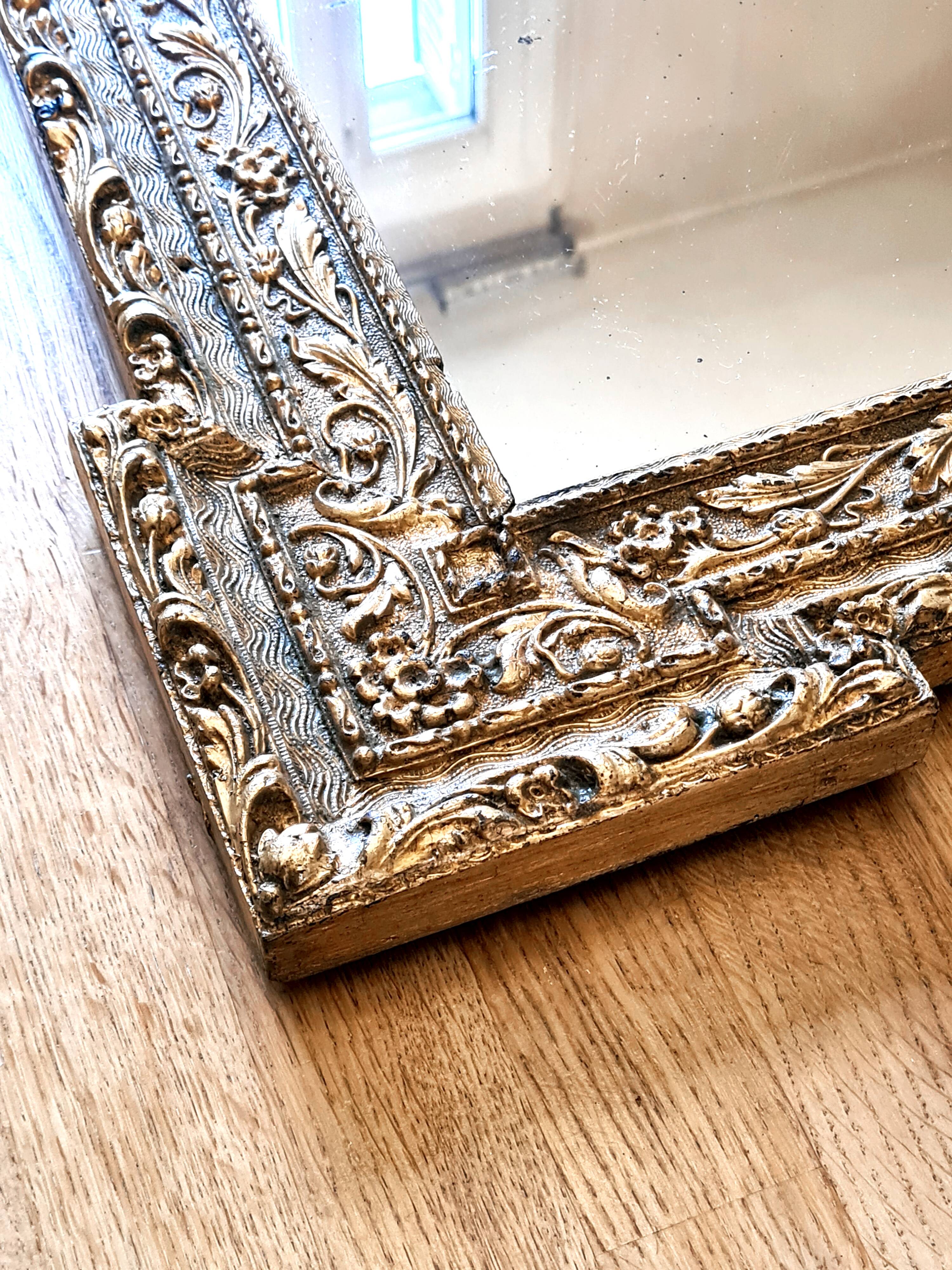 Antique gilded mirror "Ambroise" – timeless elegance and poetry