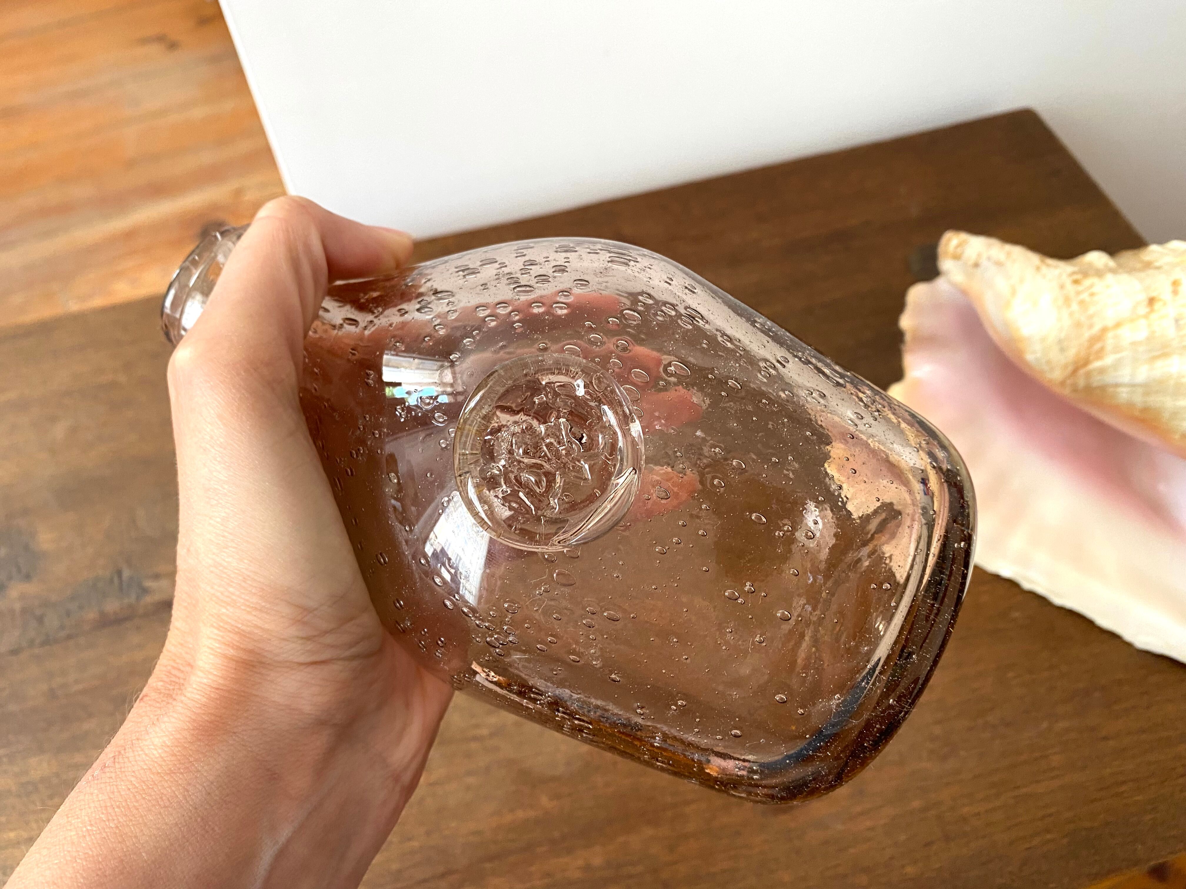 Carafe en verre bullé rose Biot vintage années 60