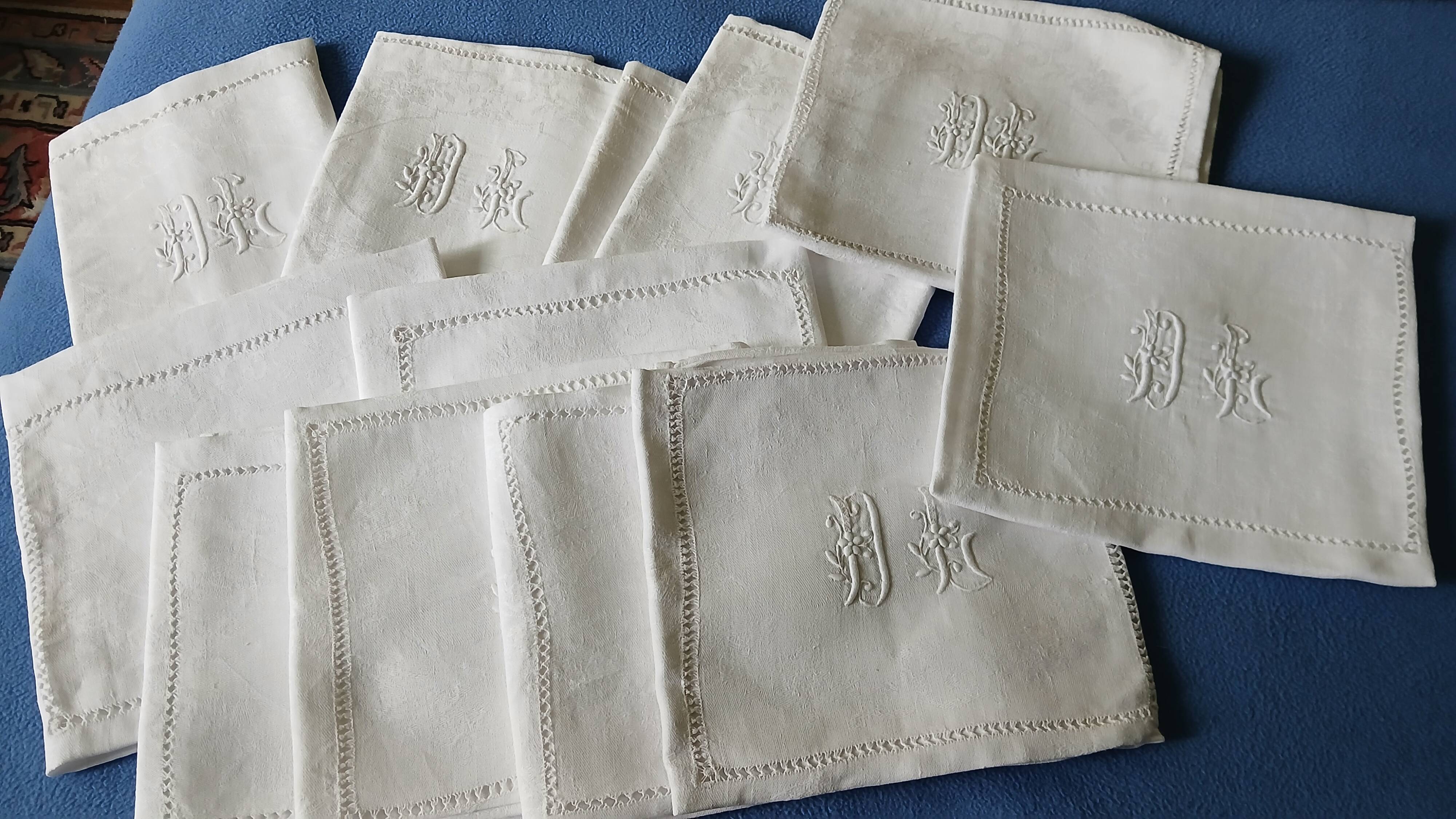 Nappe ancienne brodée et 12 serviettes