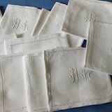 Nappe ancienne brodée et 12 serviettes
