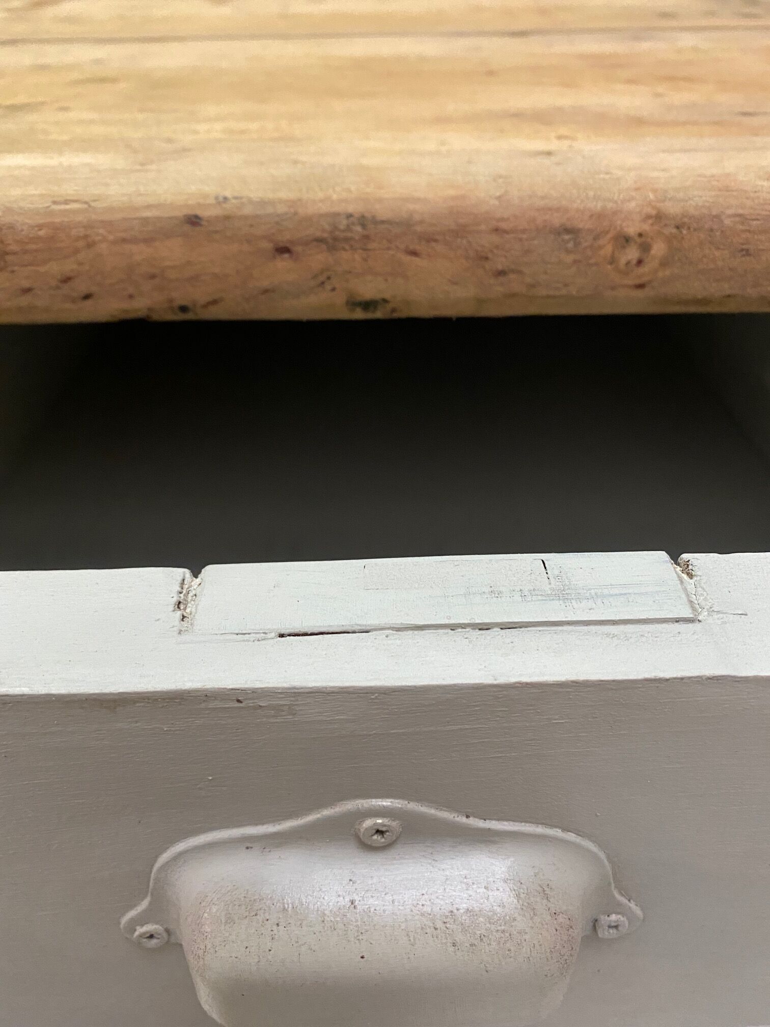 Farmhouse table with 2 drawers