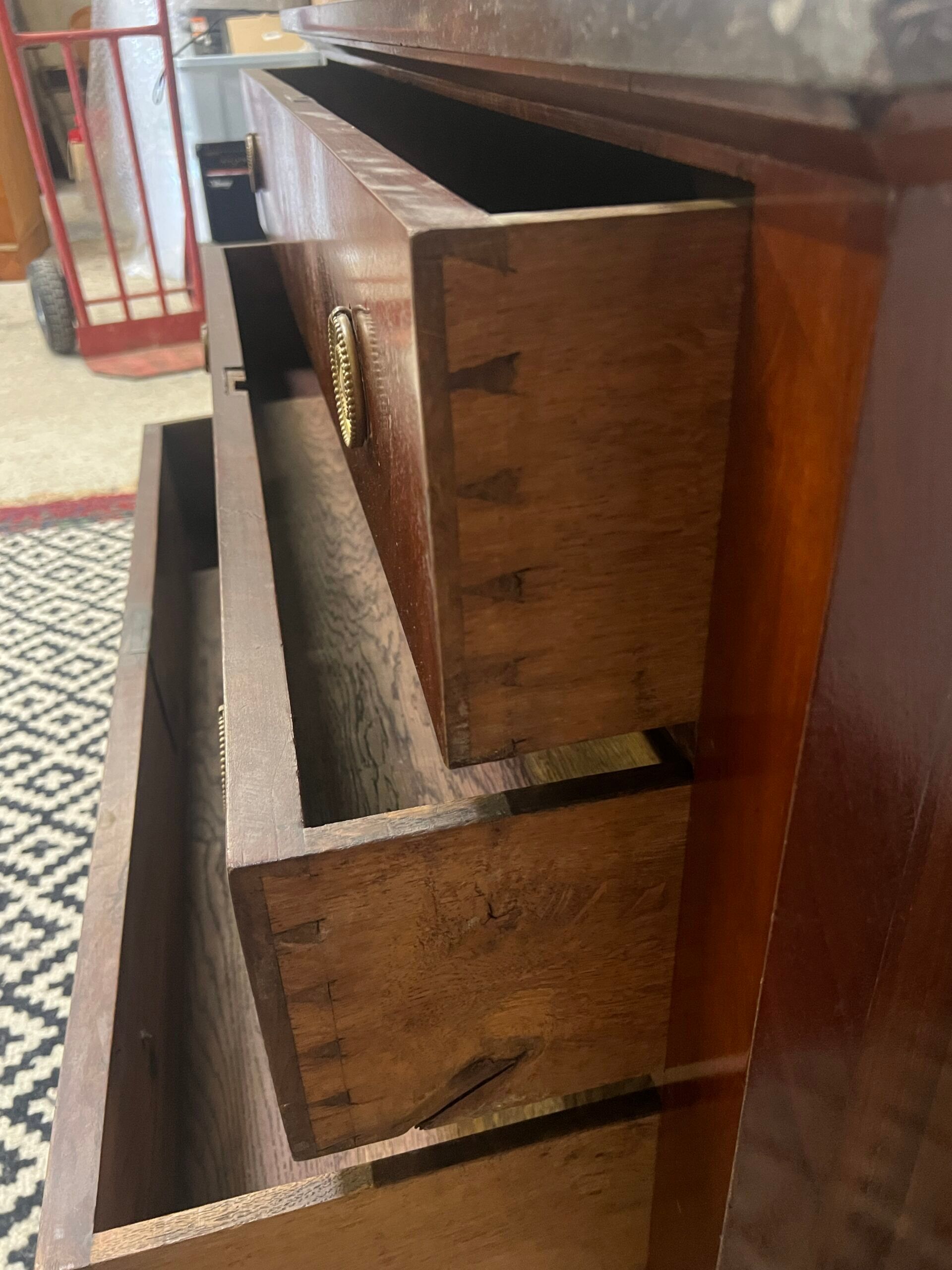Empire chest of drawers, early 19th century period in mahogany veneer