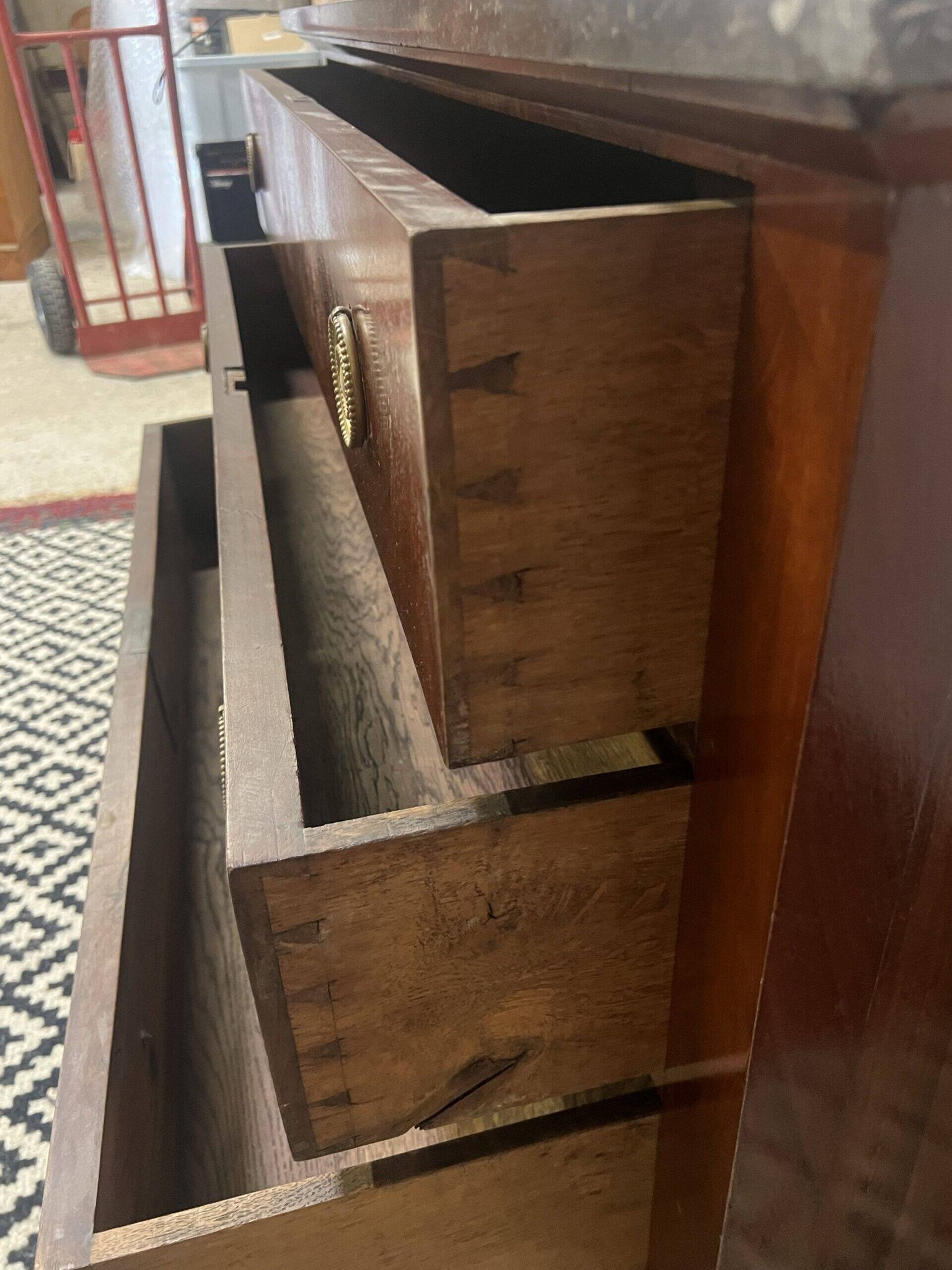 Empire chest of drawers, early 19th century period in mahogany veneer
