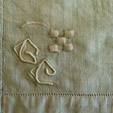 Old tablecloth and its 10 monogrammed GC towels and olive green embroidered - 225x165cm - Métis