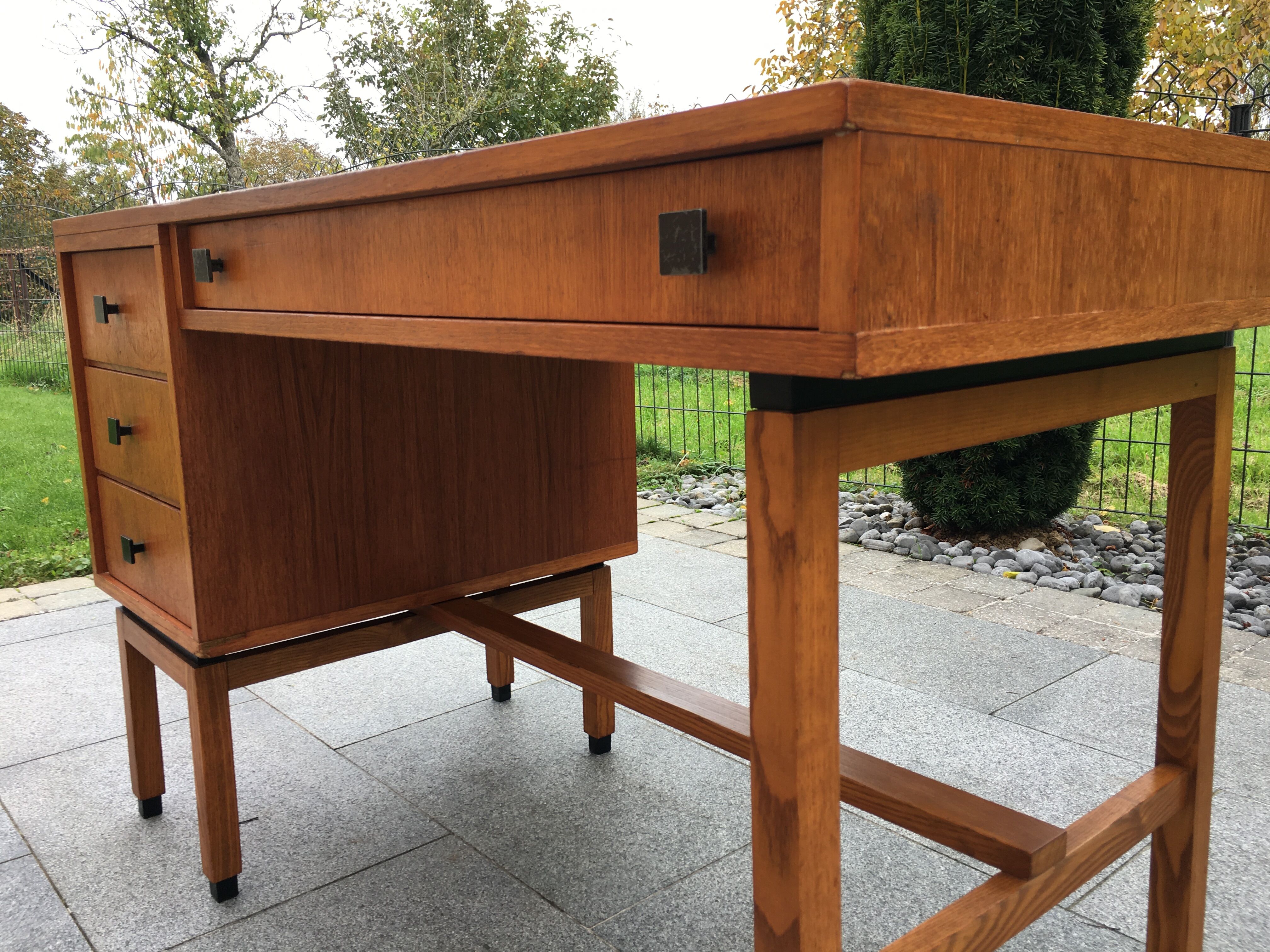 Bureau moderniste MDK en teck Belgique années 60