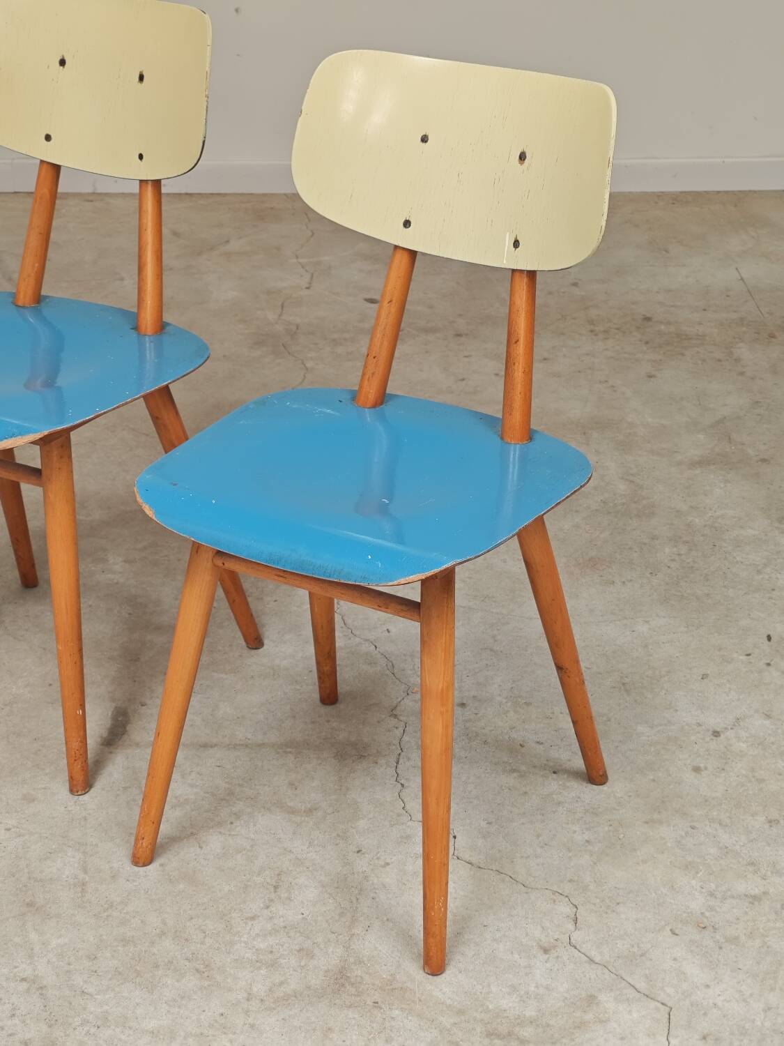 Set of 4 wooden chairs TON Bystrice Thonet blue