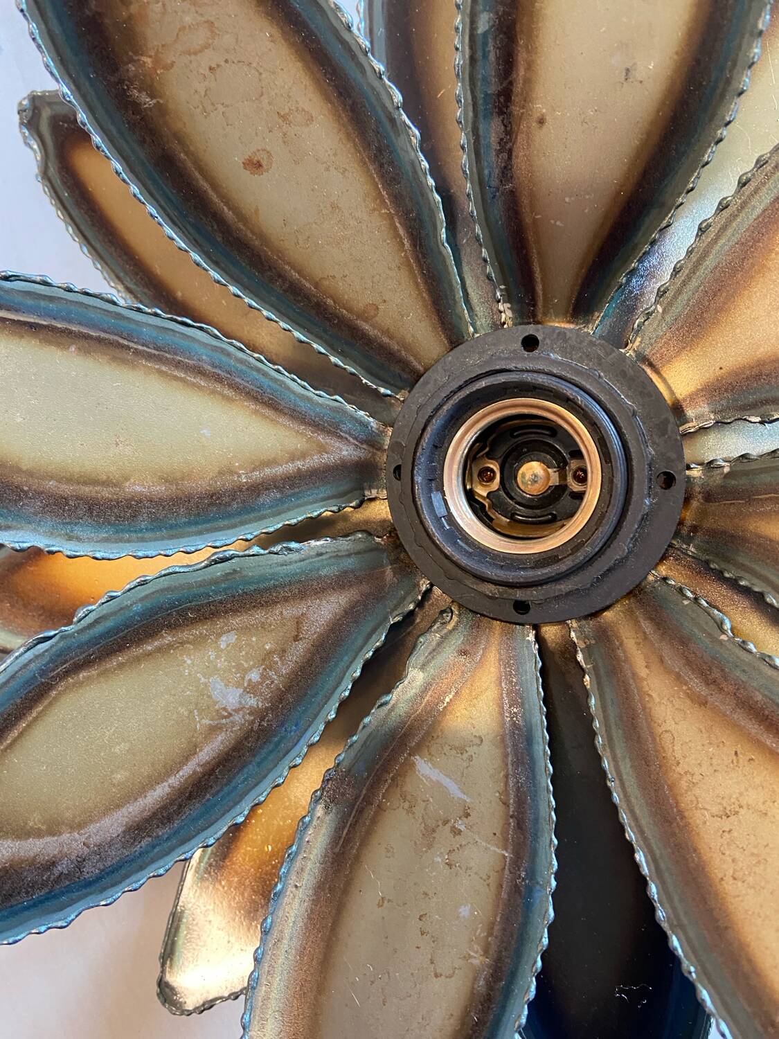 Metal flower wall light