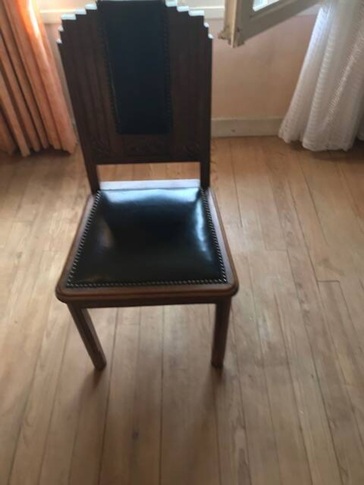 Lot de 5 chaises Art deco + une avec pied cassé