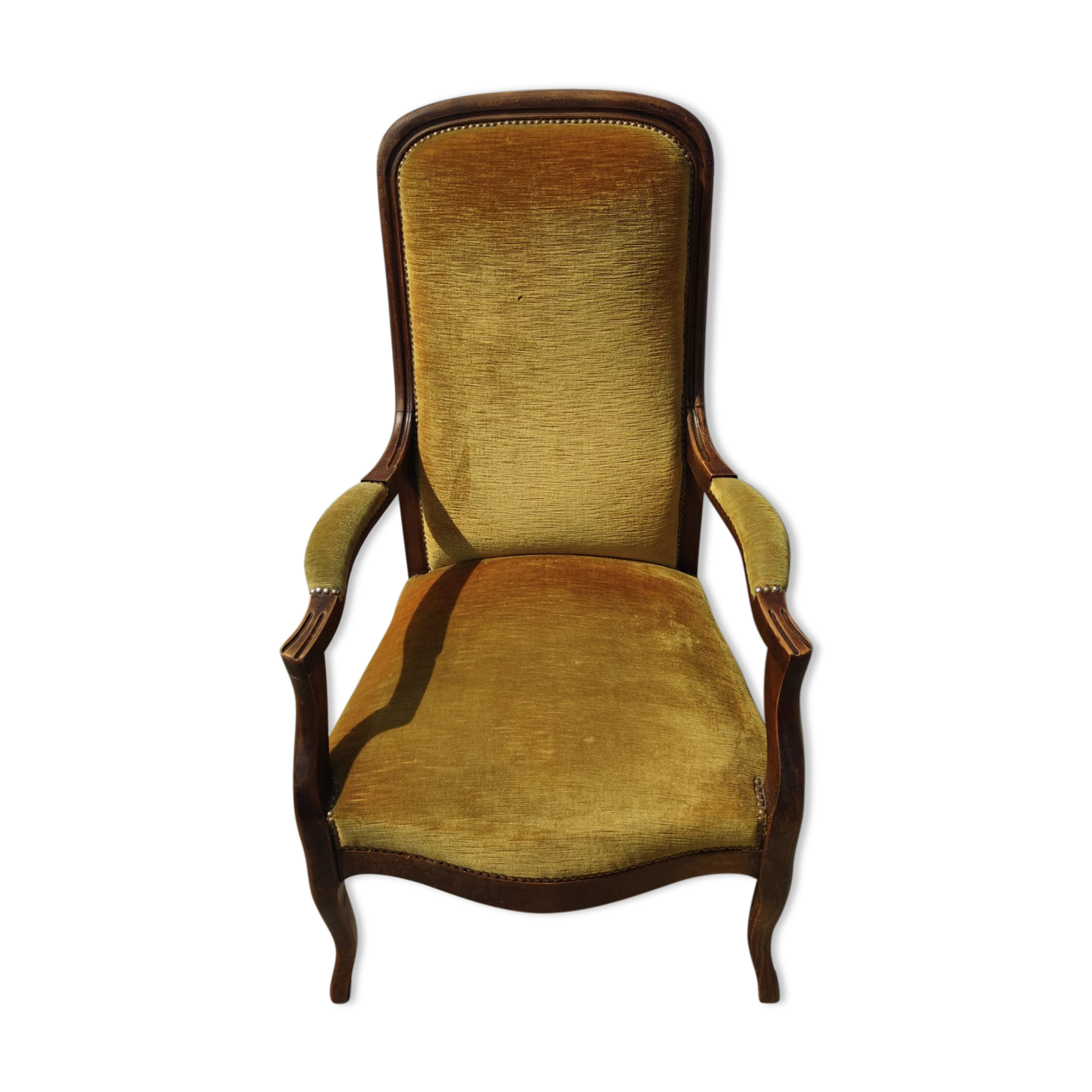 Fauteuil Voltaire garniture de velours jaune