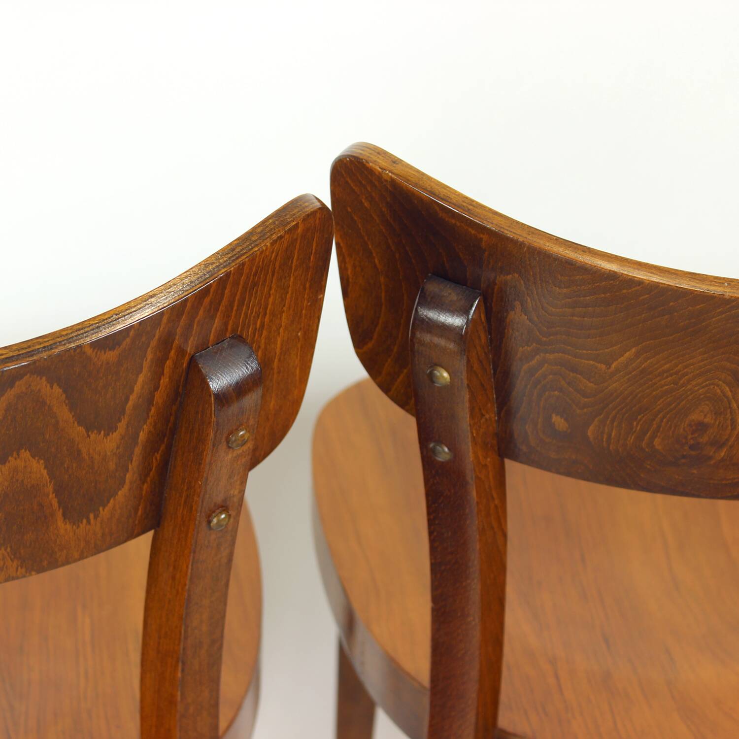 Ensemble de 4 chaises de salle à manger classiques Tatra en noyer, Tchécoslovaquie, années 1950