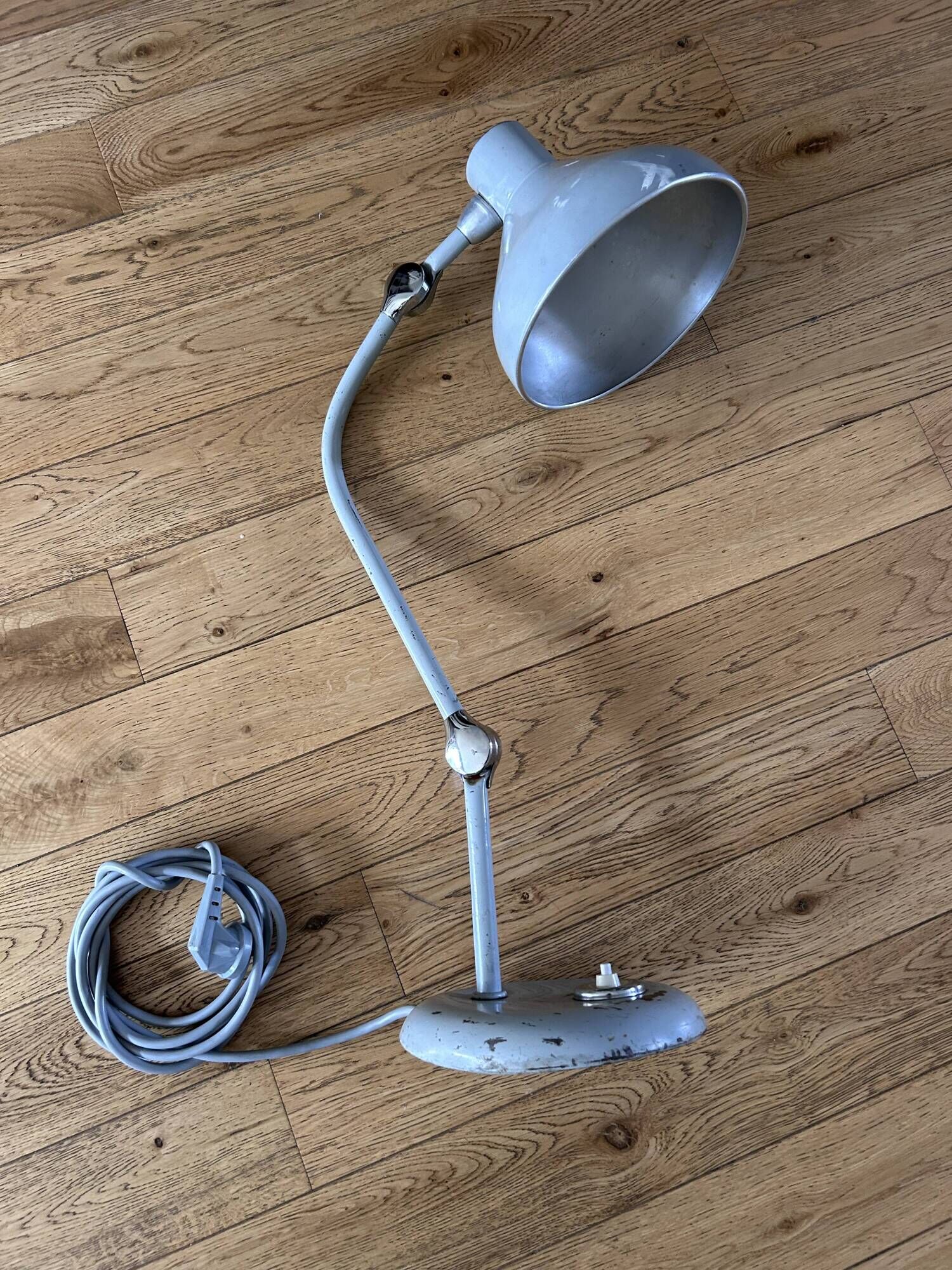 Jumo desk lamp model gs1 with 3 joints