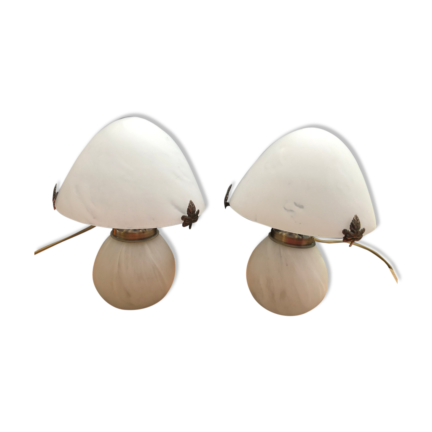 Mushroom lamp in white marbled glass paste