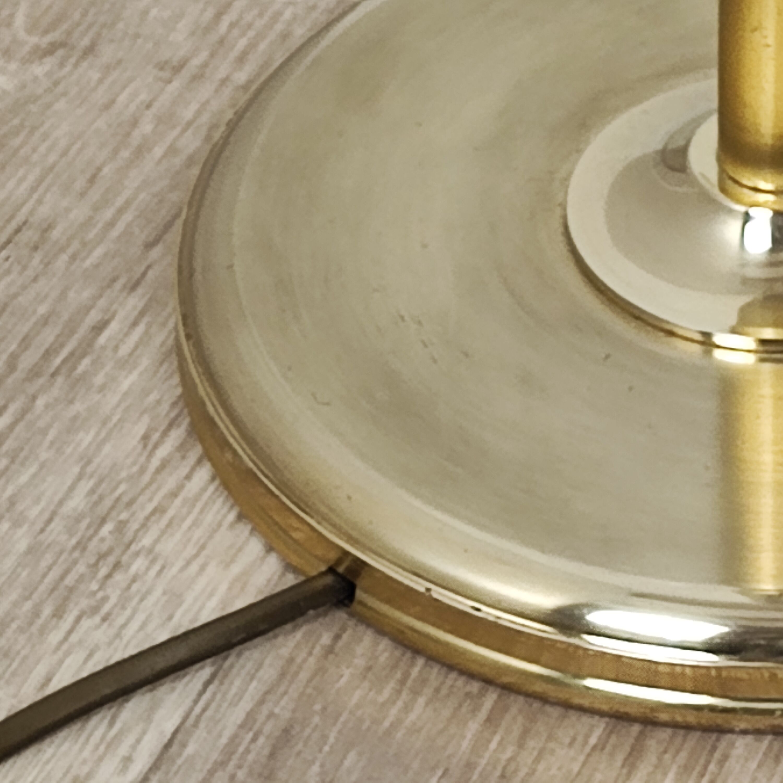 Brass e-reader floor lamp