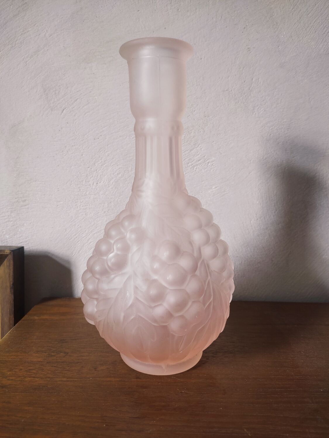 Pink frosted glass soliflore vase
