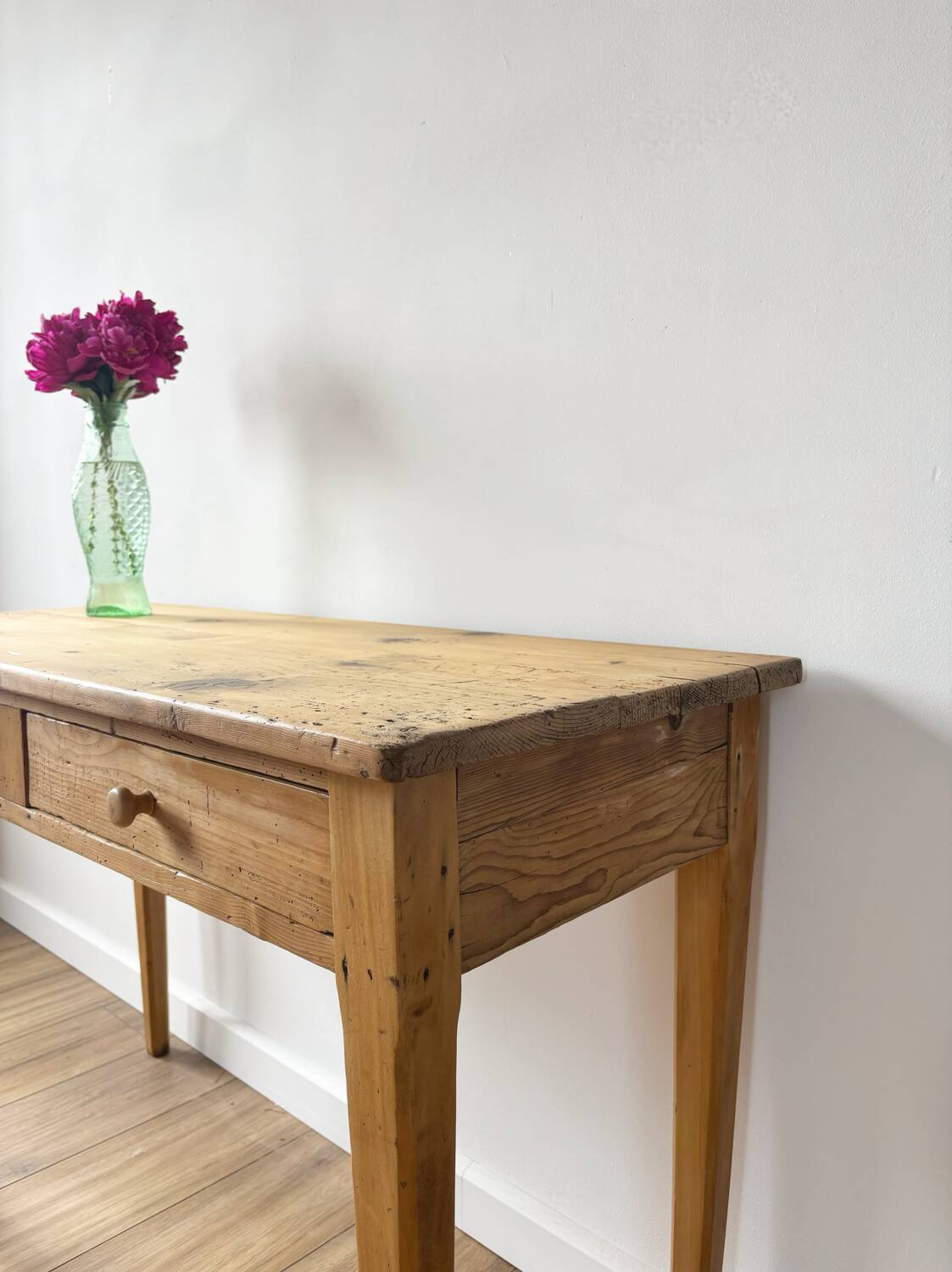 Farmhouse table with 2 large drawers