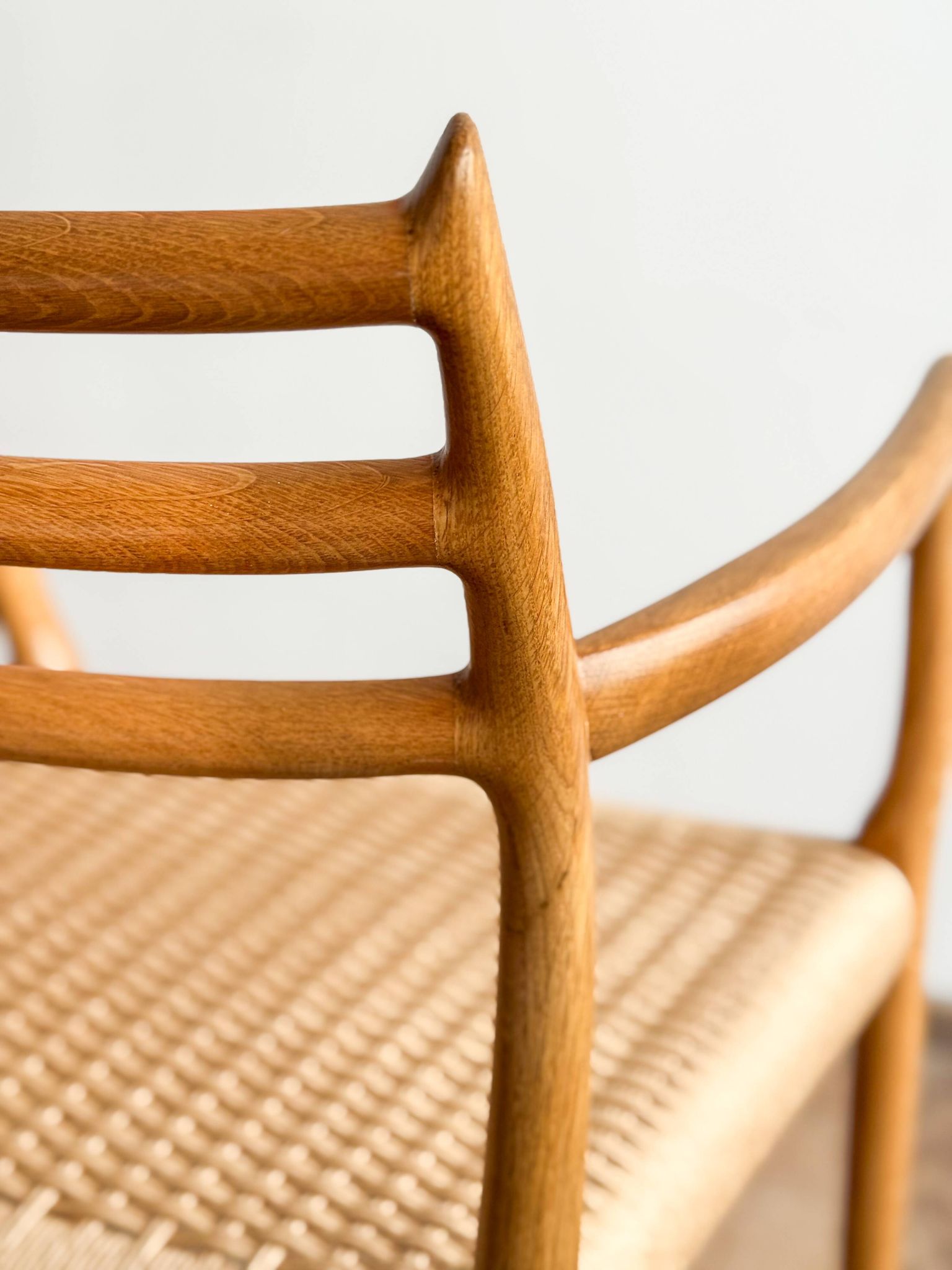 Fauteuil rare modèle 62 par Niels O. Møller en chêne, Danemark
