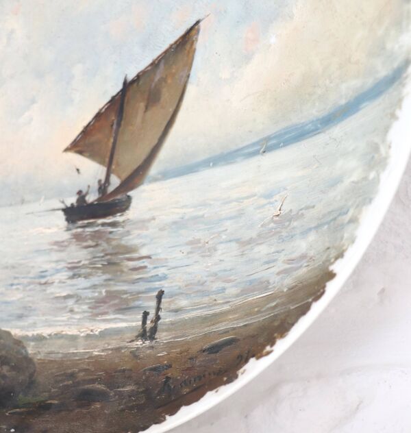 Paire de grandes assiettes peintes à la main, voilier et paysage – fin XIXᵉ