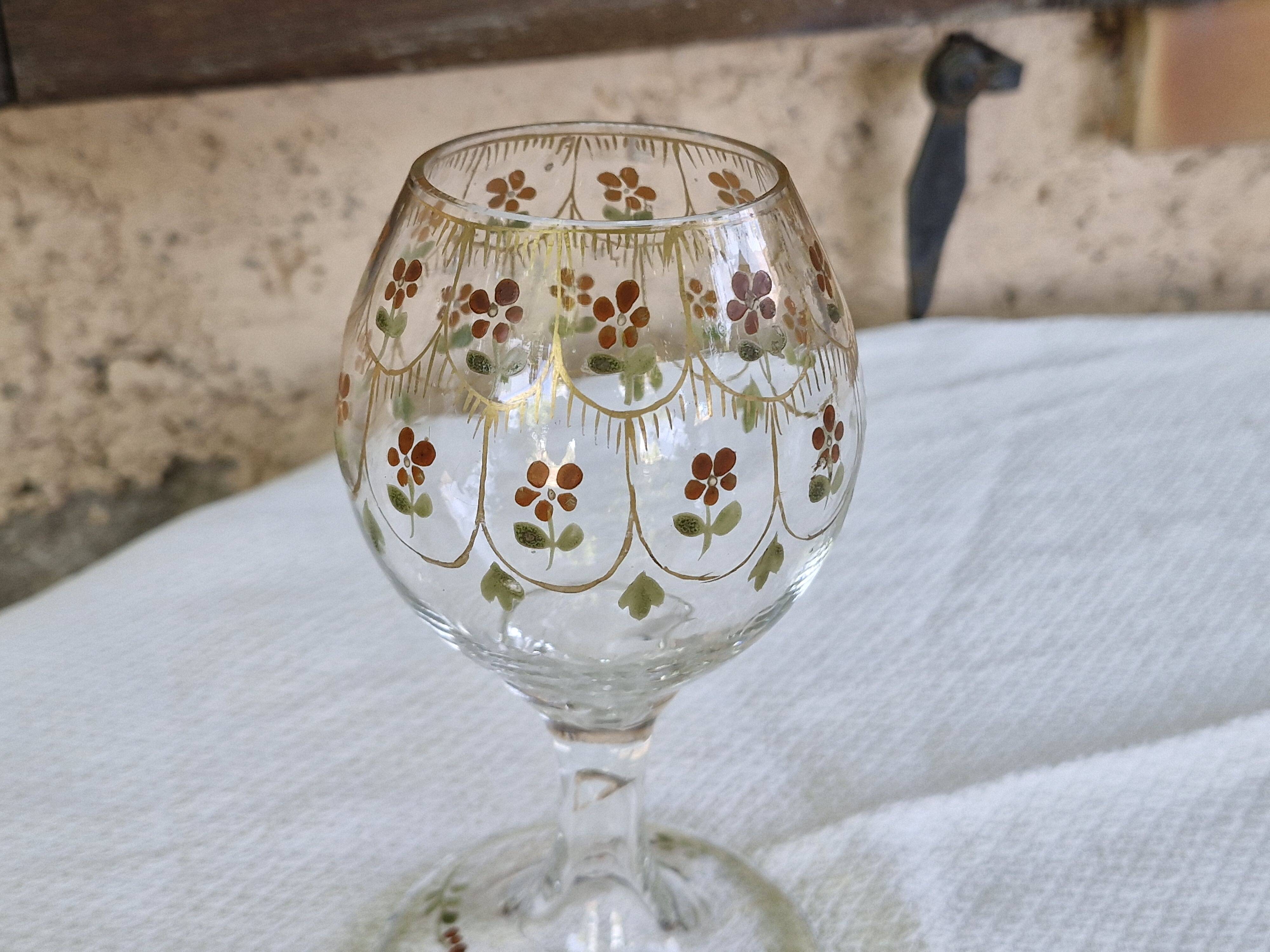 Grand verre ancien émaillé décor floral