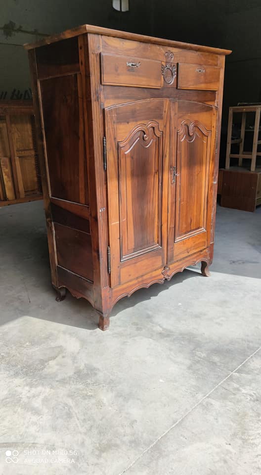 Solid walnut sideboard from the late 18th century, Transition period