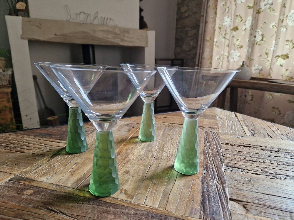 4 cocktail glasses
