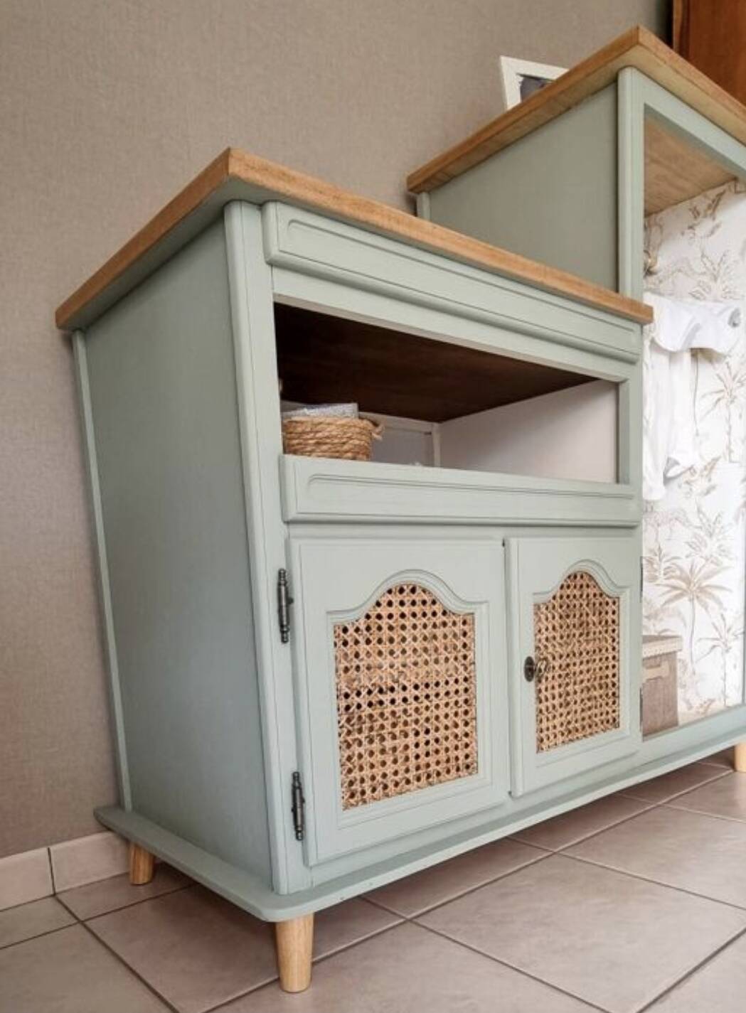 Children's wardrobe cupboard