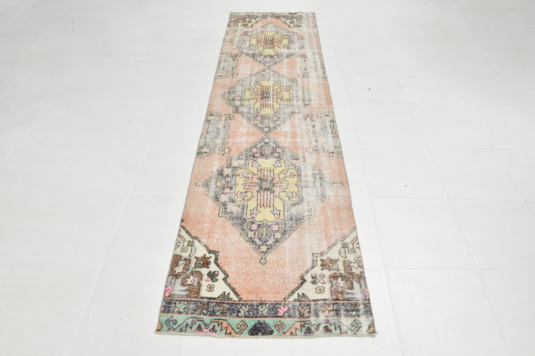 Tapis persan saumon et crème, 82 x 307 cm