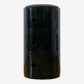 Anna Castelli pour Kartell chevet ou meuble de rangement cylindrique « componibili ».  plastique et galette de skaï noir, trois compartiments. état d’usage.