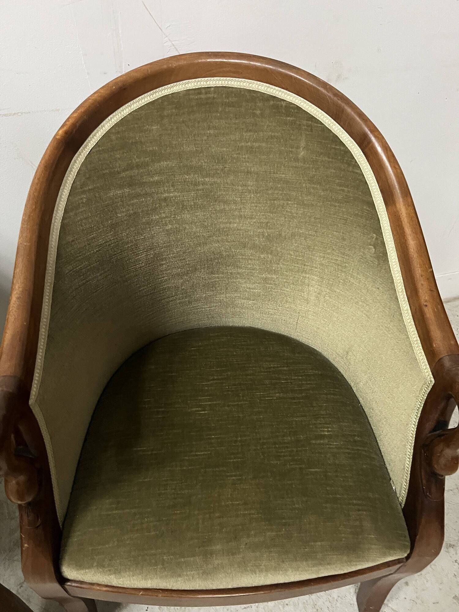 Paire de fauteuils de style gondole a col de cygnes XX siècle