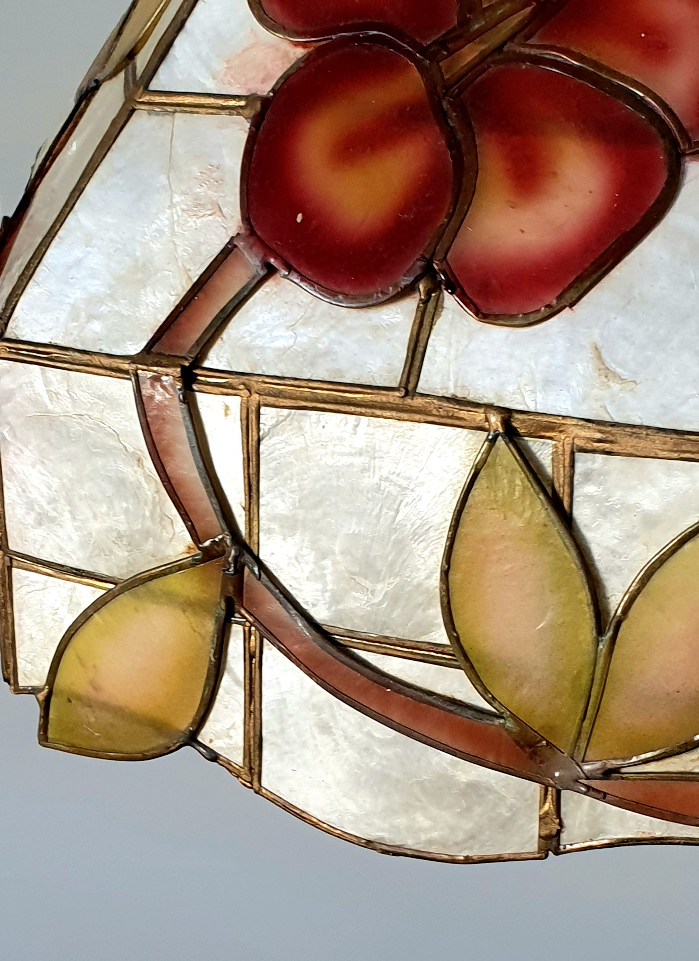 Duo of vintage suspensions in mother-of-pearl