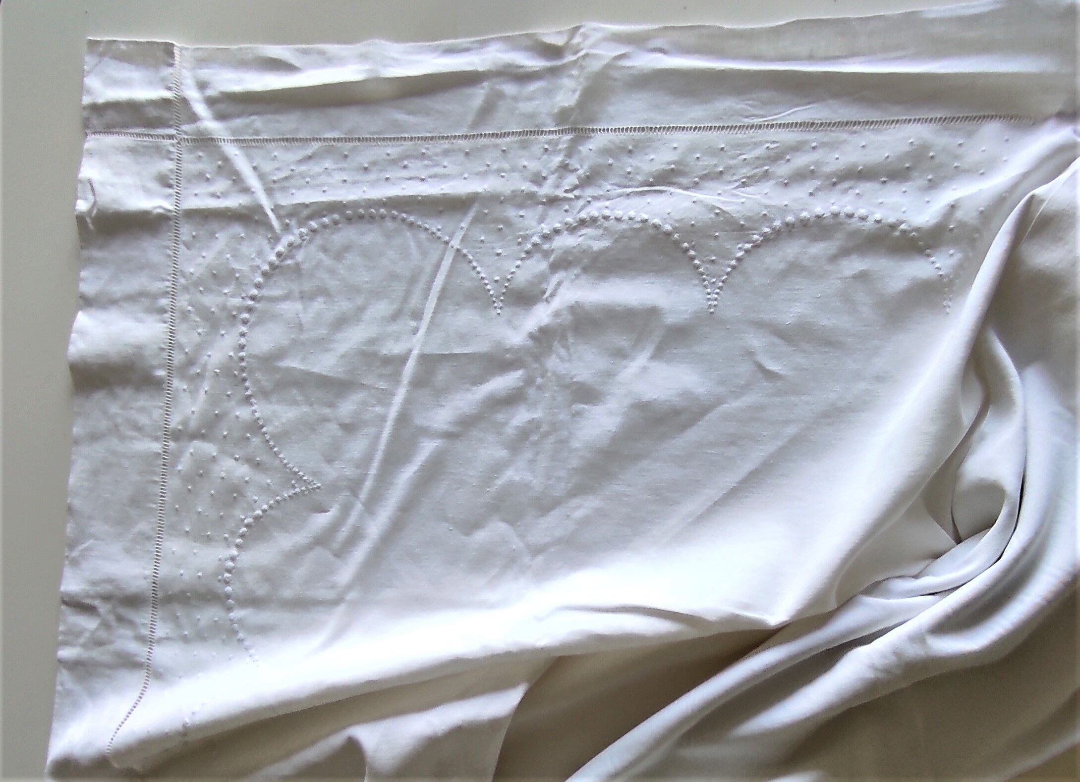 Large monogrammed old embroidered sheet of 235 cm x 330 cm material: linen and cotton