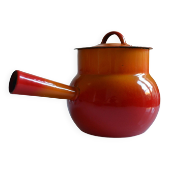 Pot couvert vintage en tôle émaillée orange