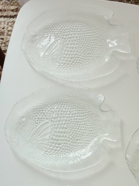 Paire d’assiettes plates forme poisson en verre