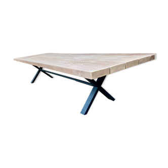 Indoor or outdoor table