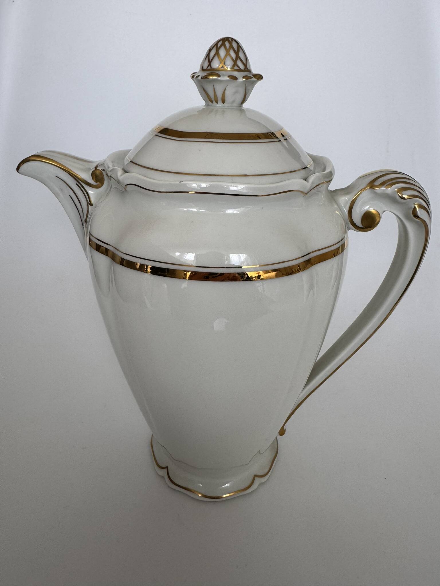 Vintage porcelain coffee pot from Limoges, former royal factory.