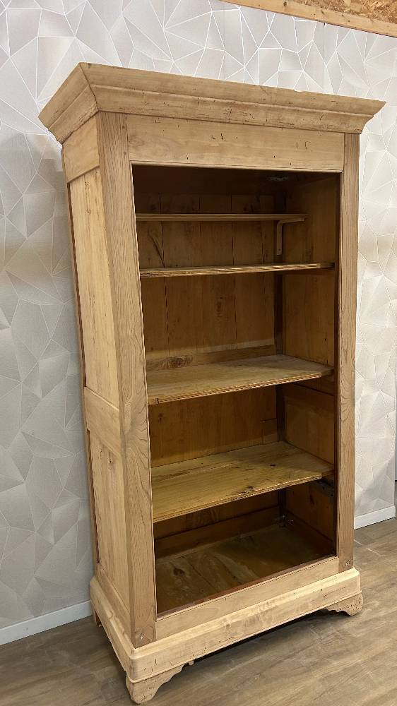 Parisian wardrobe in solid airbrushed wood