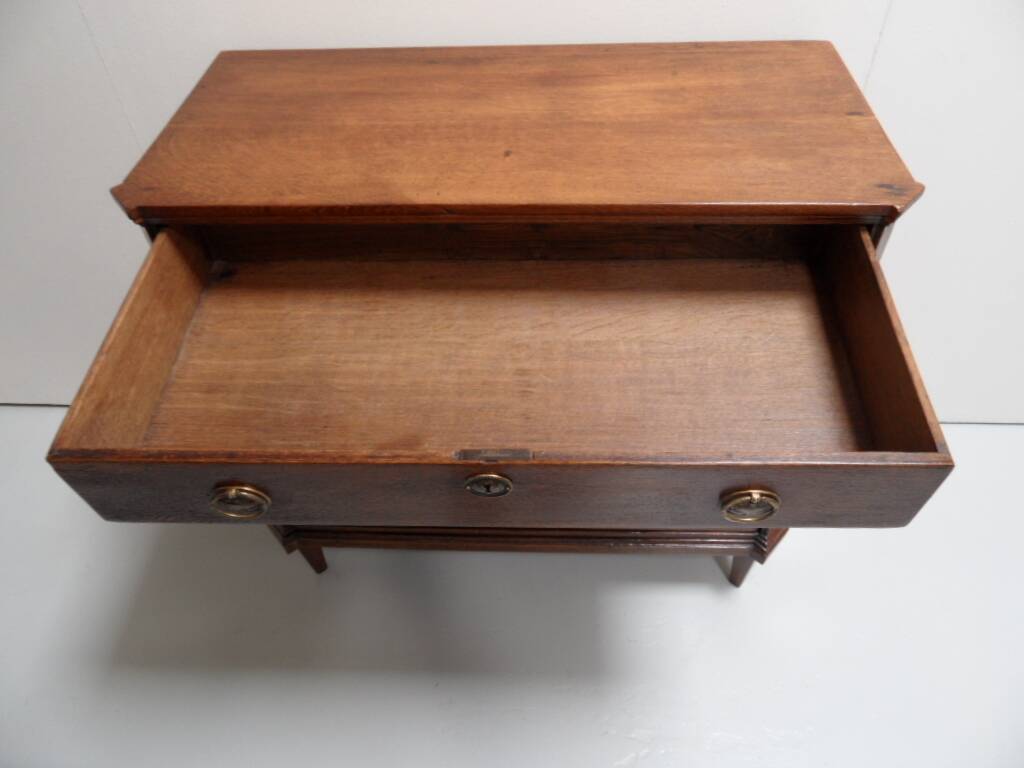 Antique oak chest of drawers