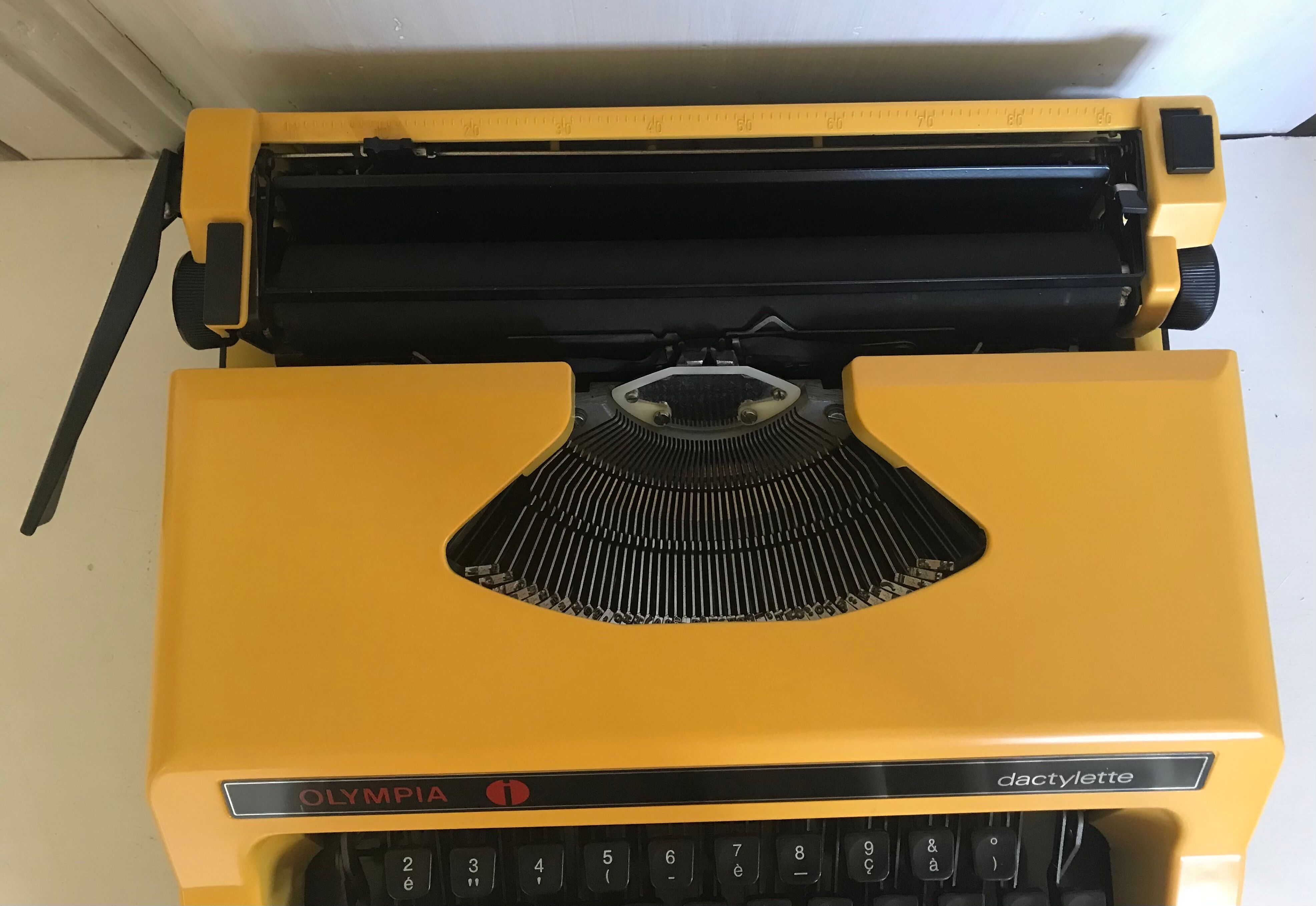 Typewriter Olympia Dactylette