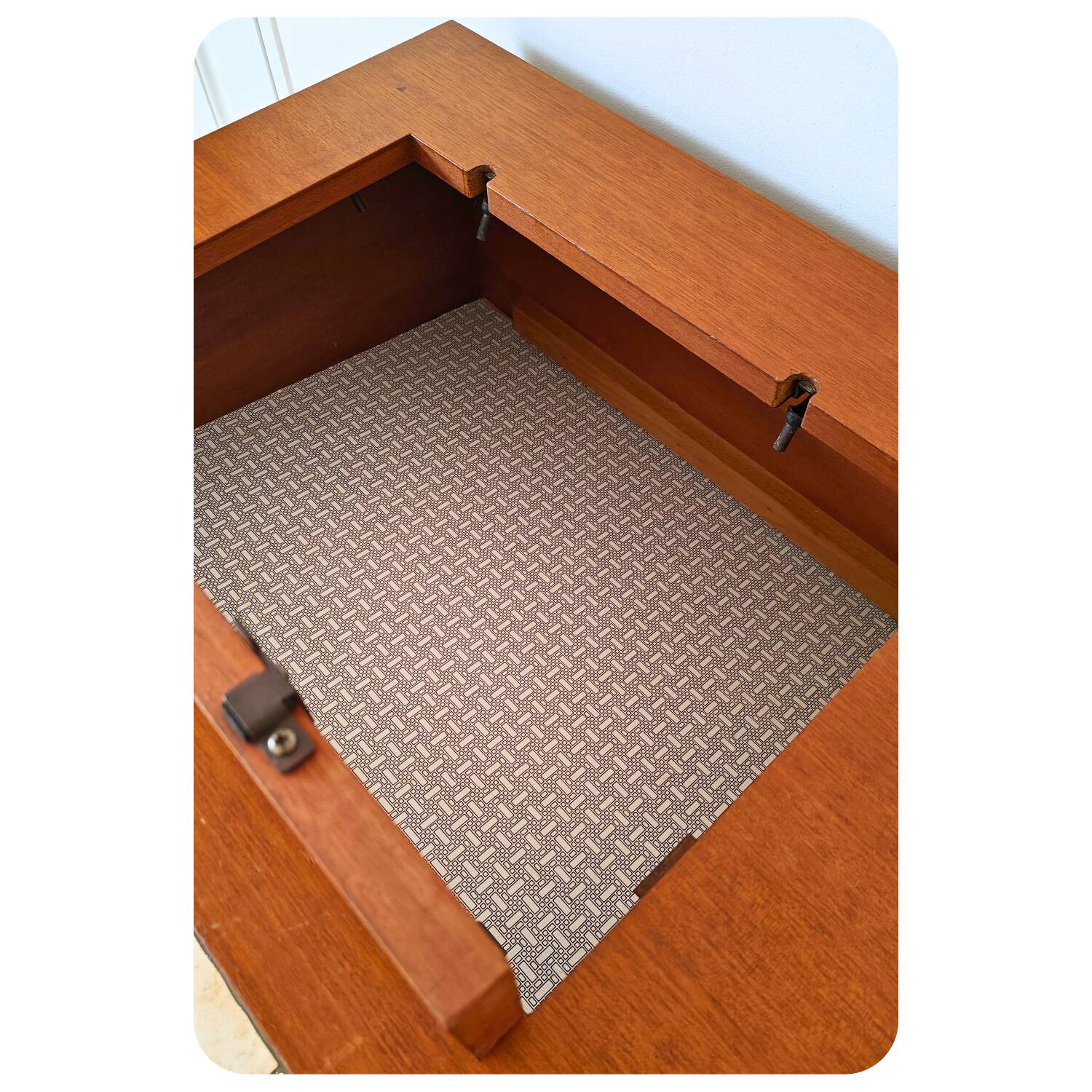 Bureau vintage compact