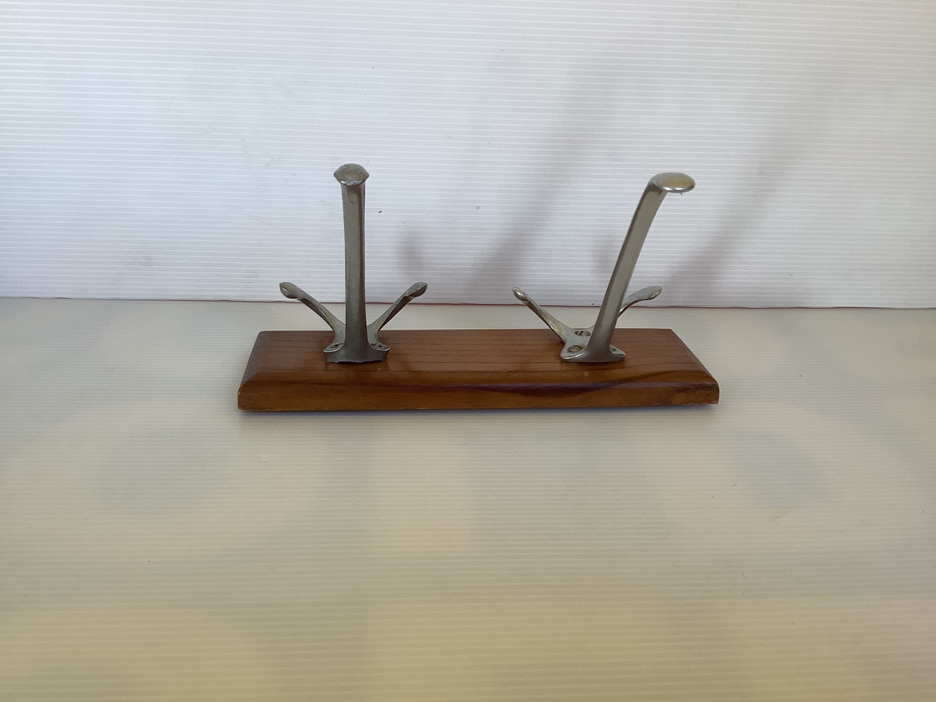 Wooden wall coat rack 2 hooks