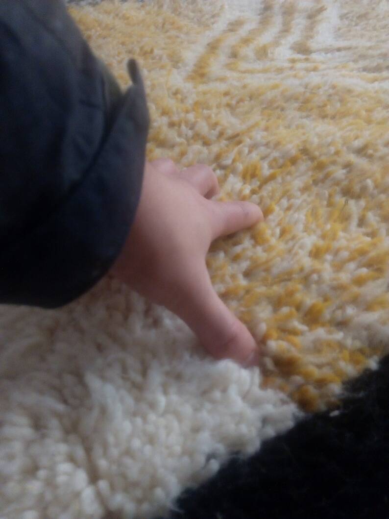 Handmade Moroccan rug, Berber wool rug 150/250 cm.