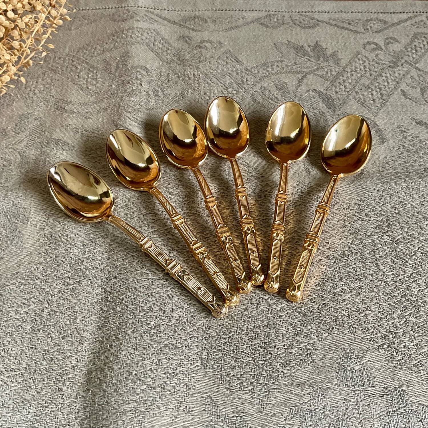 6 small gold-plated mocha spoons