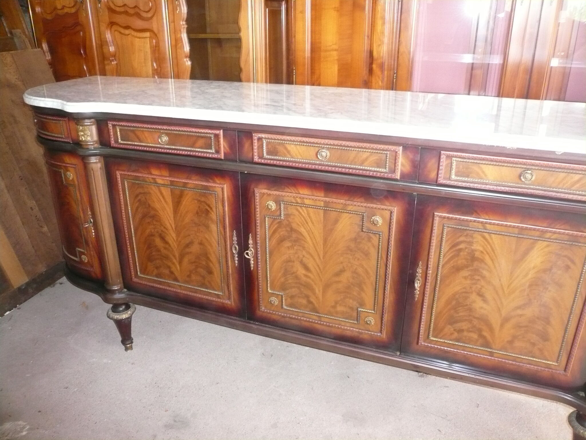 Sideboard style Louis XVI