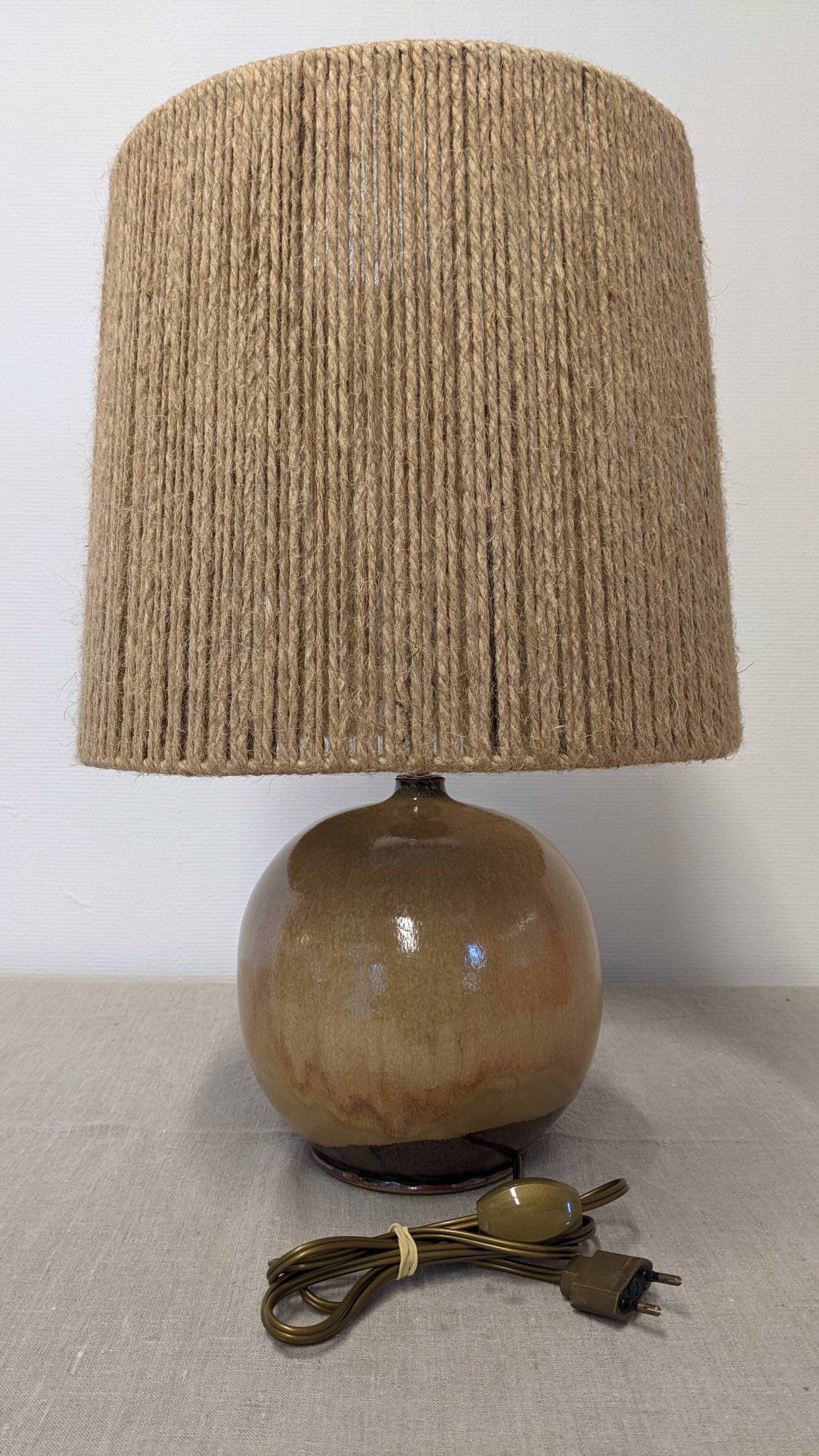 Lampe boule vintage en grès émaillé et corde de jute
