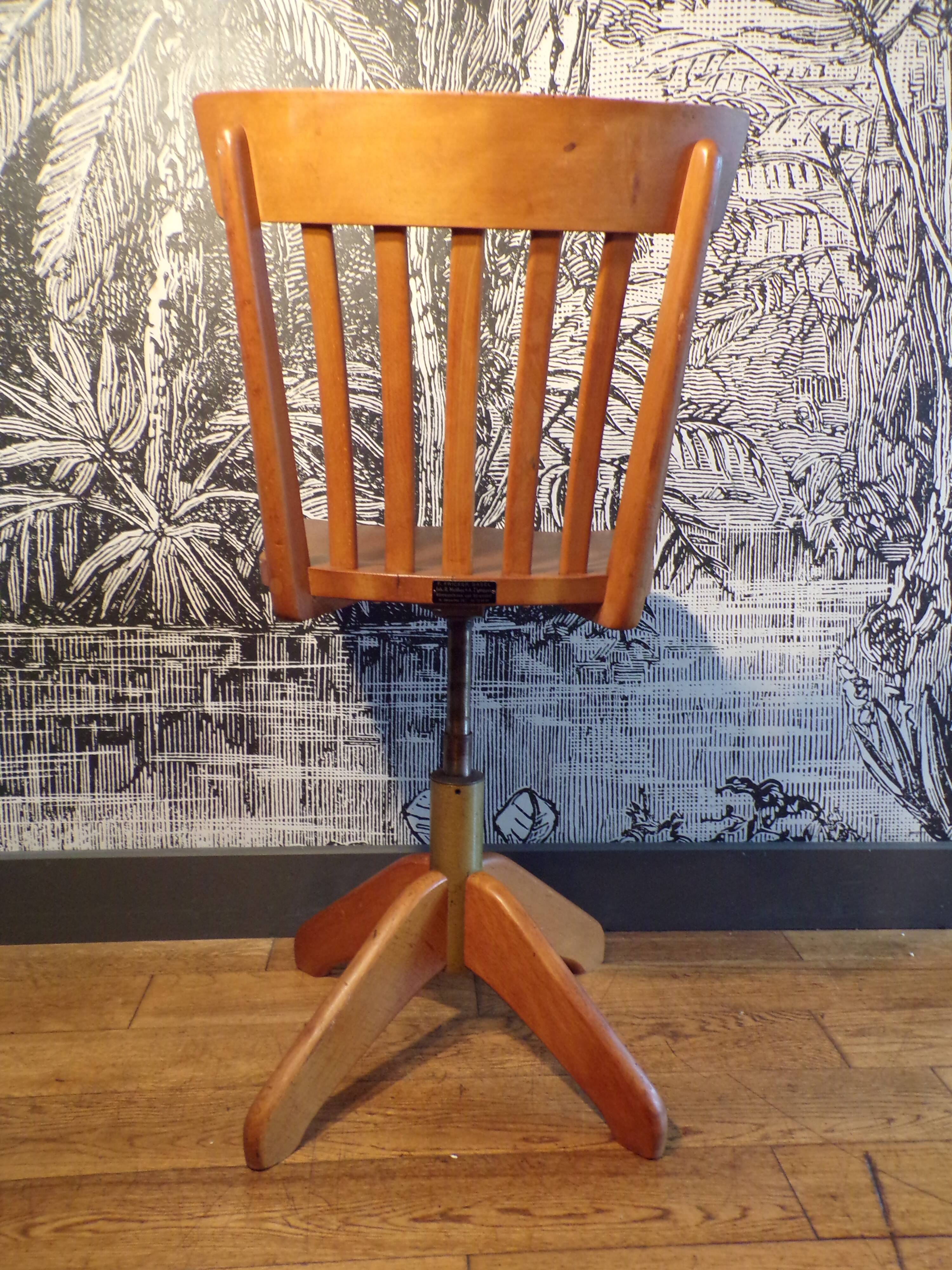 Chaise américaine pivotante