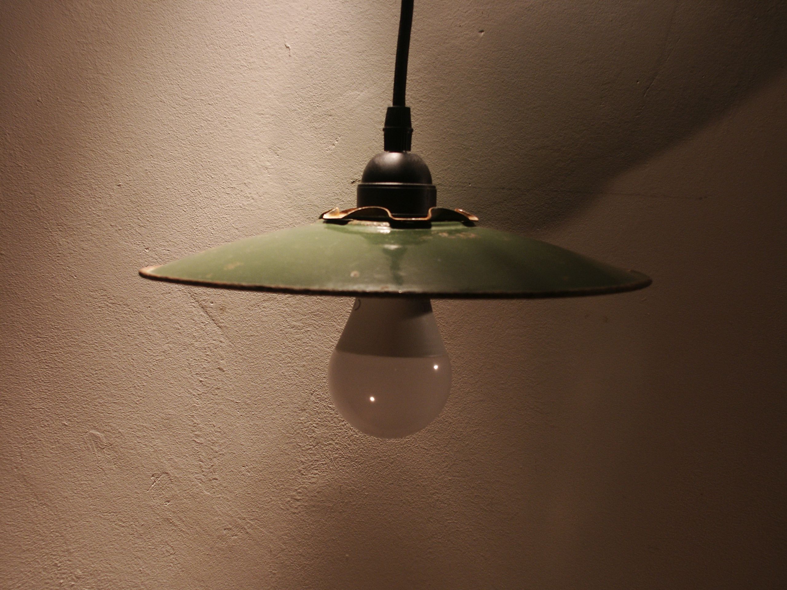 Suspension tôle émaillée verte