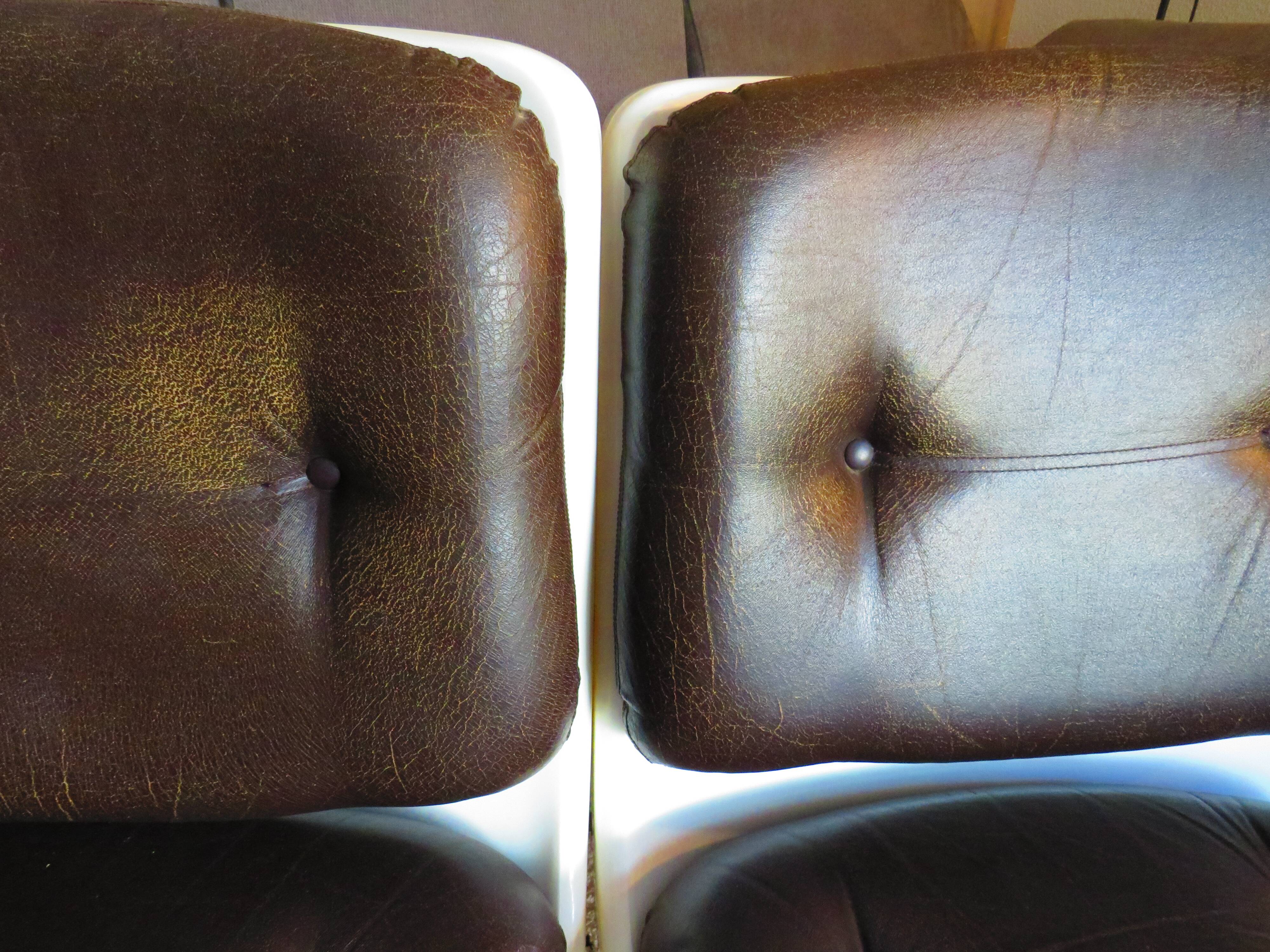 Fauteuils design 70s Grosfillex Albert Jacob – Pivotants & Rares