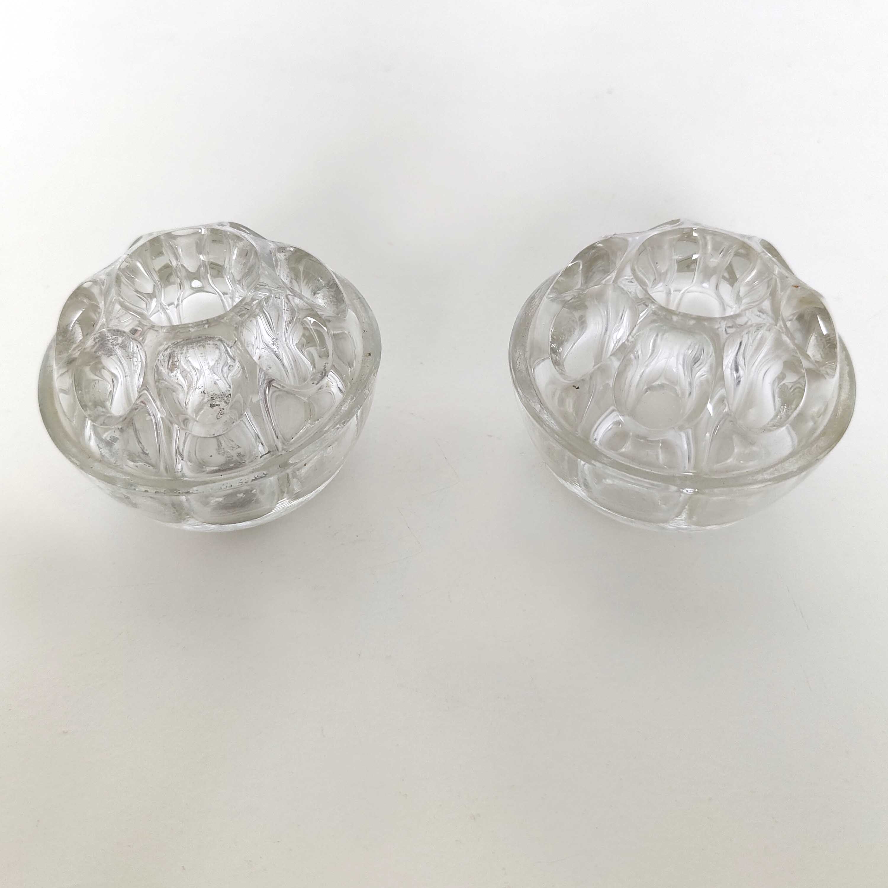 Lot deux vases piques fleurs en verre