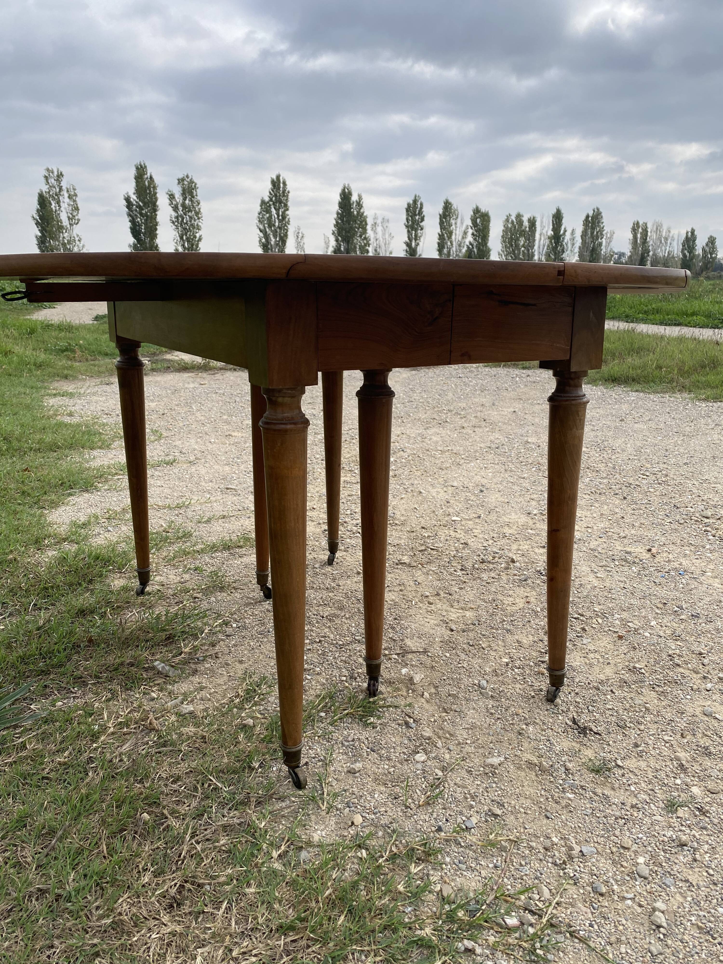 Table 6 legs Louis XVI